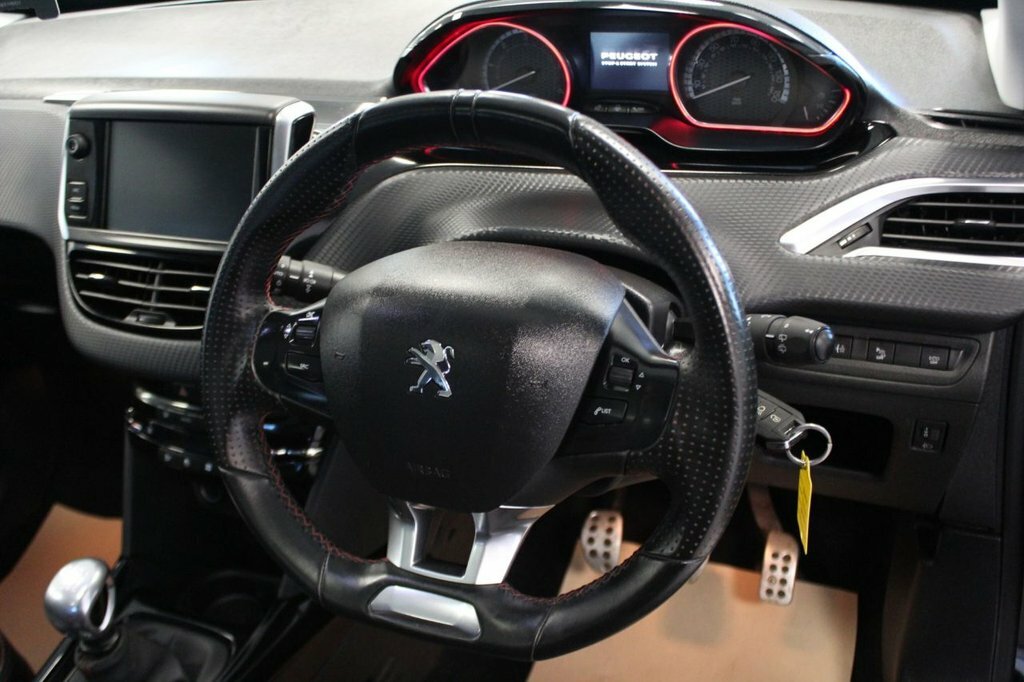 Peugeot 2008 White #15