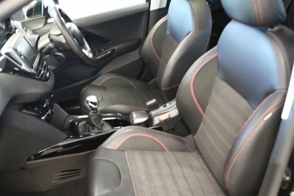 Peugeot 2008 White #19