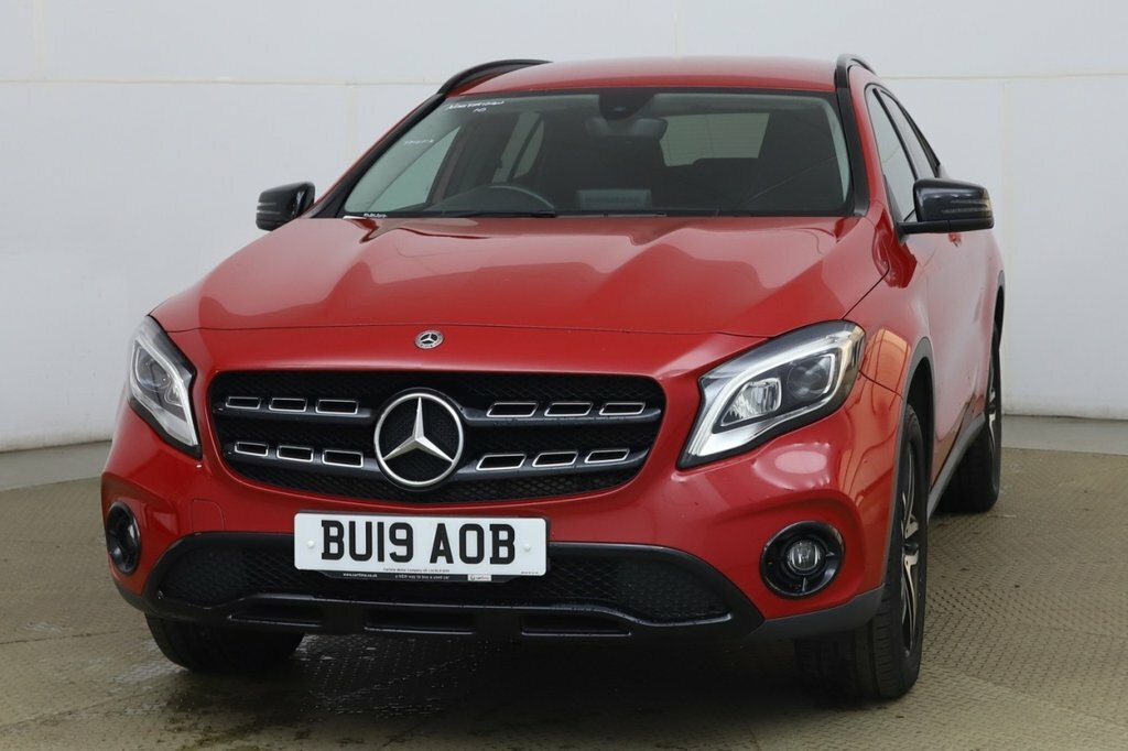 Mercedes-Benz GLA Class 1.6L Urban Edition Red #3