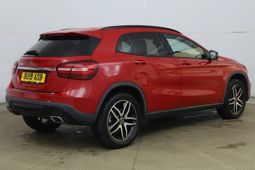 Mercedes-Benz GLA Class 1.6L Urban Edition Red #5