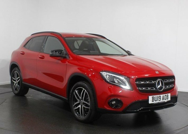 Mercedes-Benz GLA Class 1.6L Urban Edition Red #2