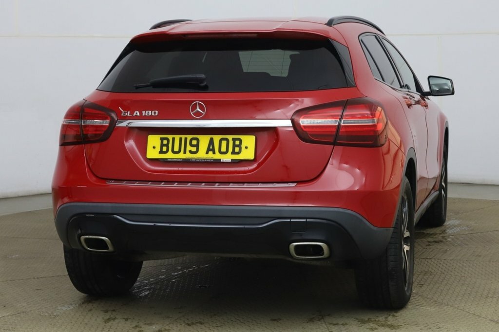Mercedes-Benz GLA Class 1.6L Urban Edition Red #6