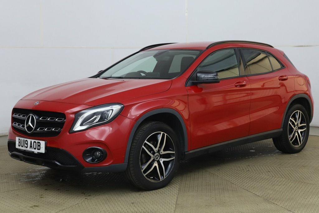 Mercedes-Benz GLA Class 1.6L Urban Edition Red #4