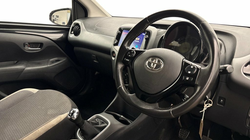 Toyota Aygo 1L X-play Black #4