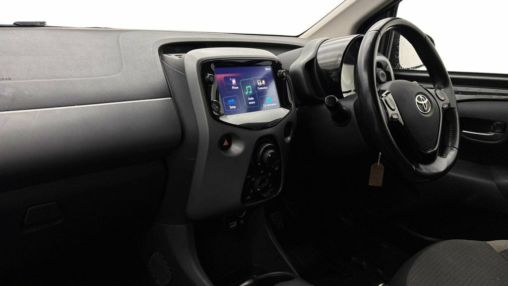 Toyota Aygo 1L X-play Black #5