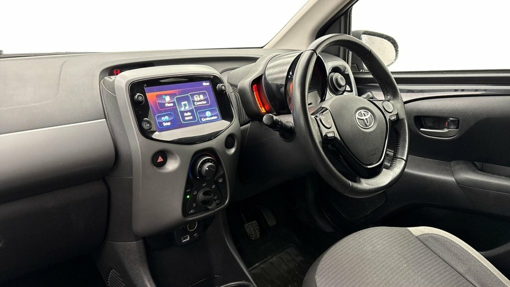 Toyota Aygo 1L X-play Black #6