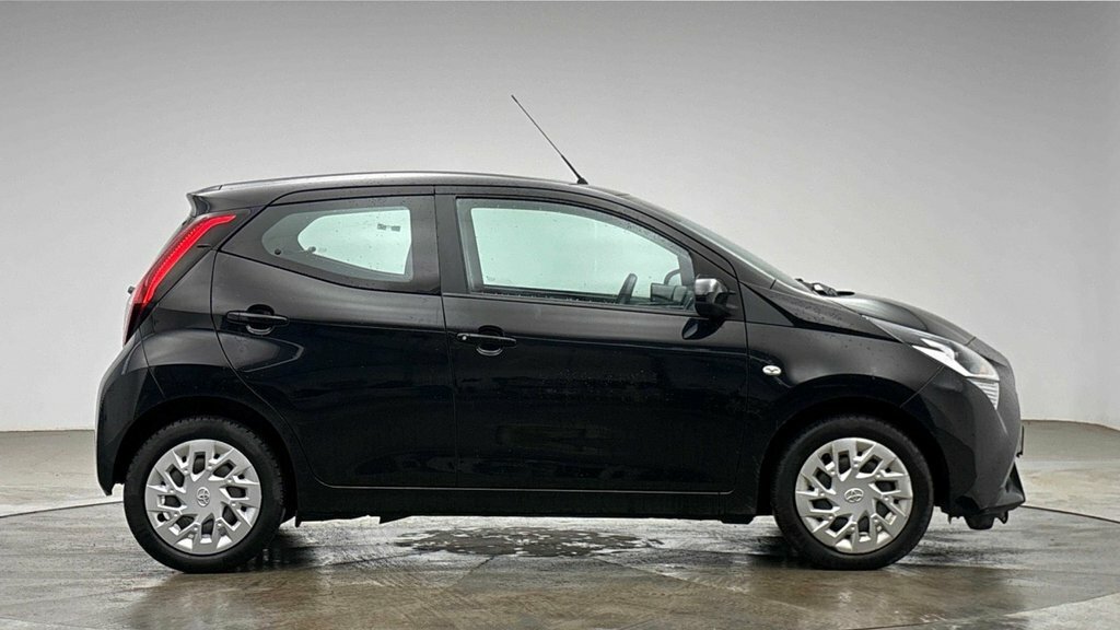 Toyota Aygo 1L X-play Black #3