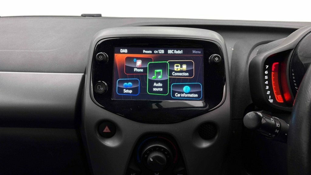 Toyota Aygo 1L X-play Black #5