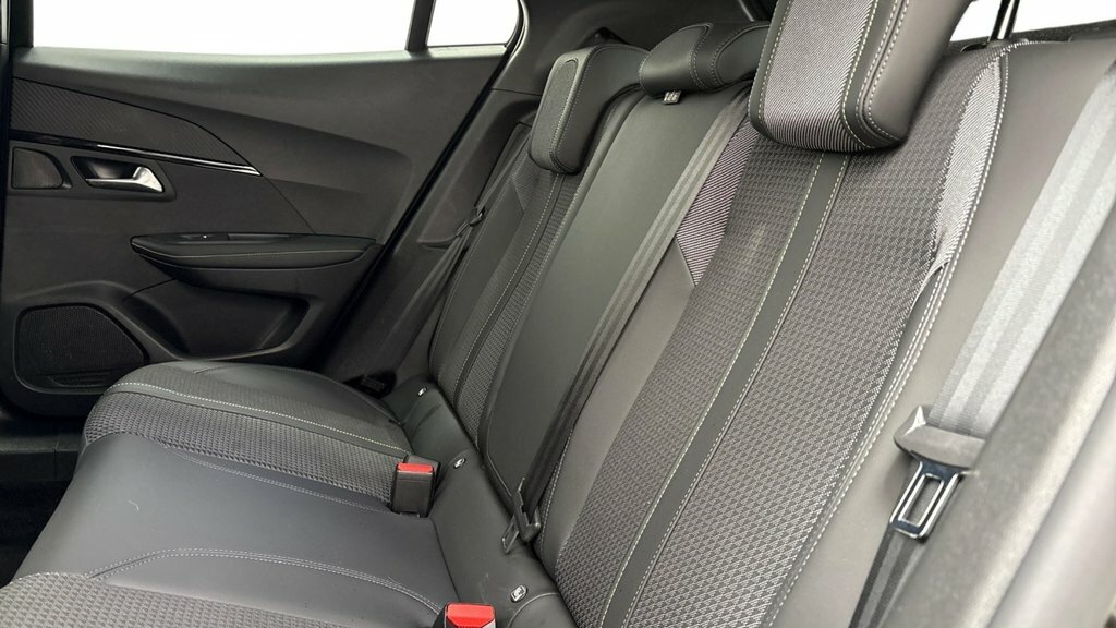Peugeot e-2008 Suv Black #6