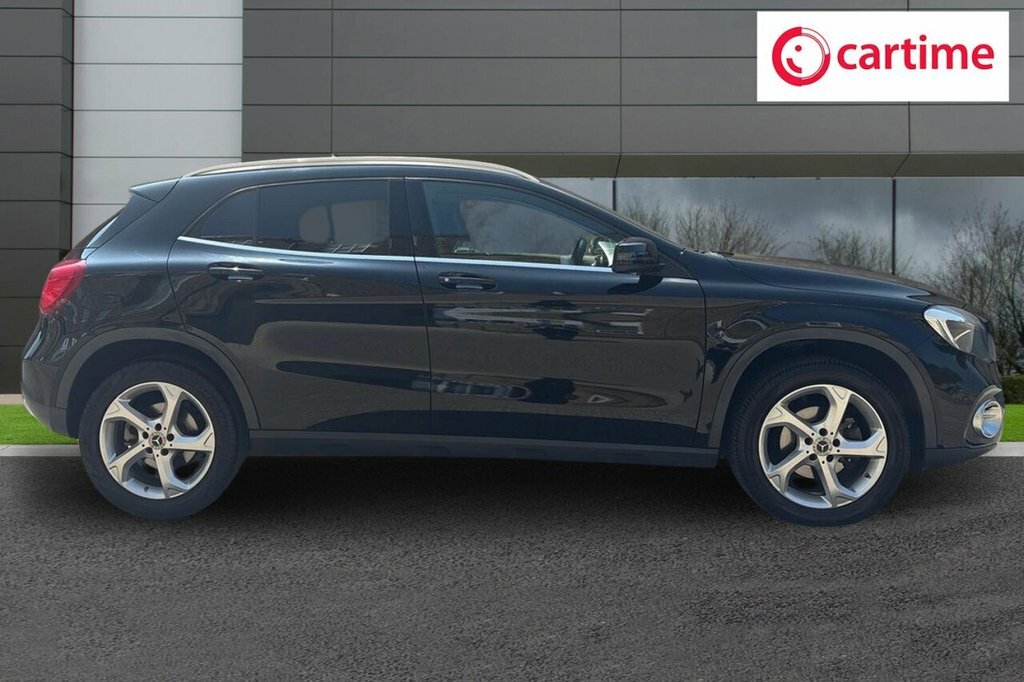 Mercedes-Benz GLA Class 2L Sport Black #2