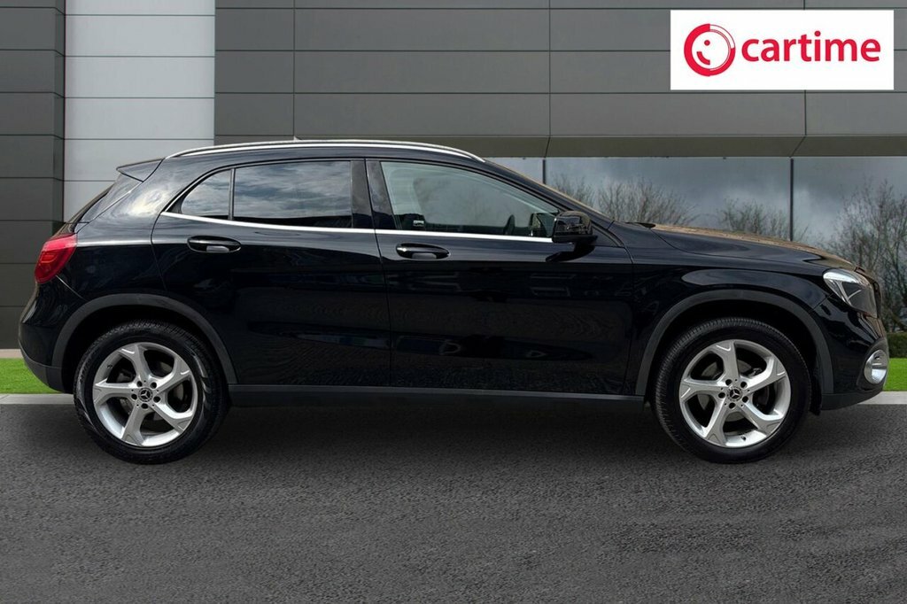 Mercedes-Benz GLA Class 2L Sport Black #2