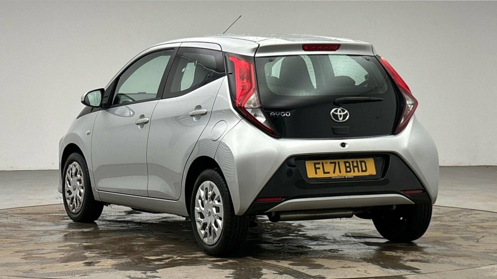 Toyota Aygo 1L X-play Silver #2