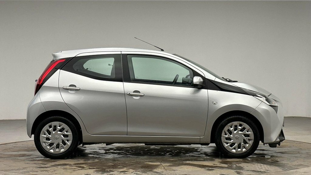 Toyota Aygo 1L X-play Silver #3
