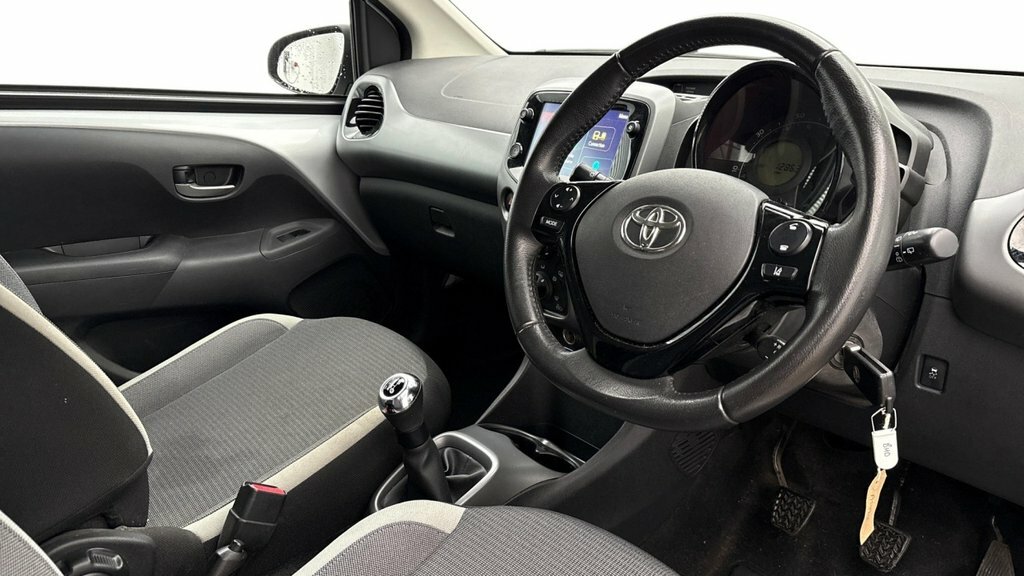 Toyota Aygo 1L X-play Silver #5