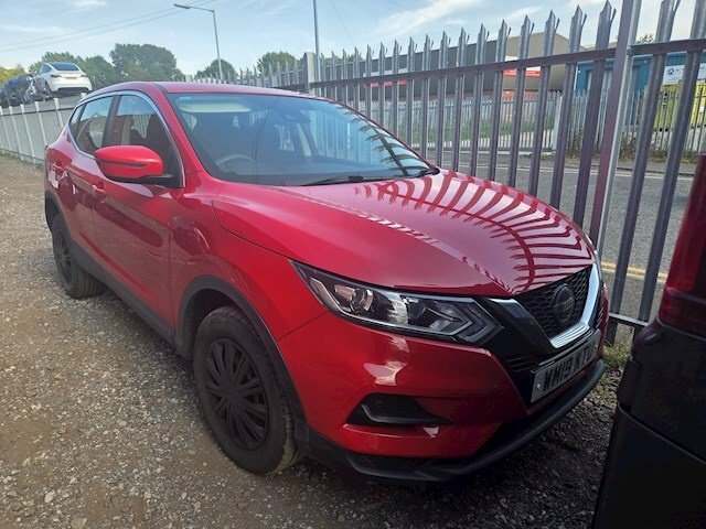 Nissan Qashqai 1.5L Visia Red