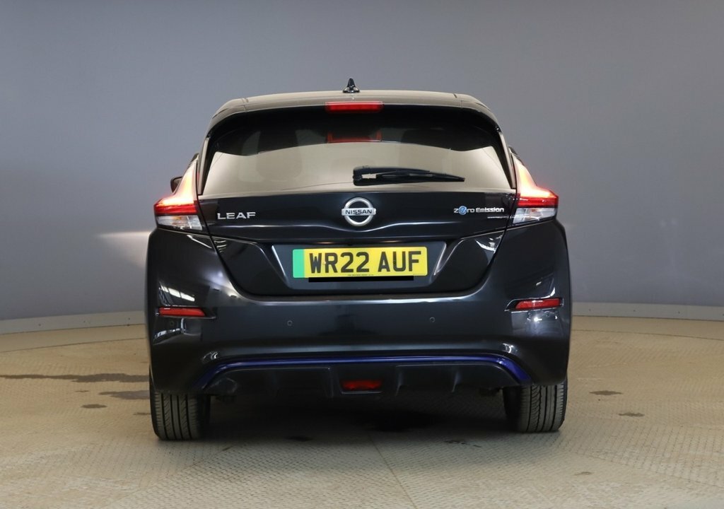 Nissan Leaf Hatchback Black #4