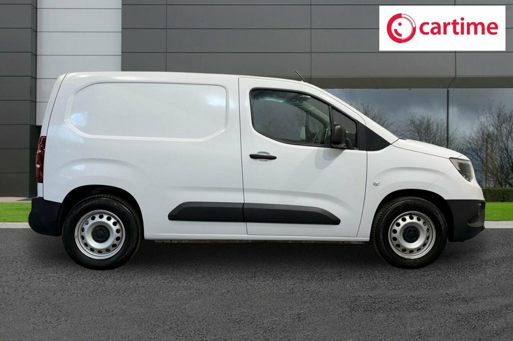 Vauxhall Combo-e Life Mpv White #2