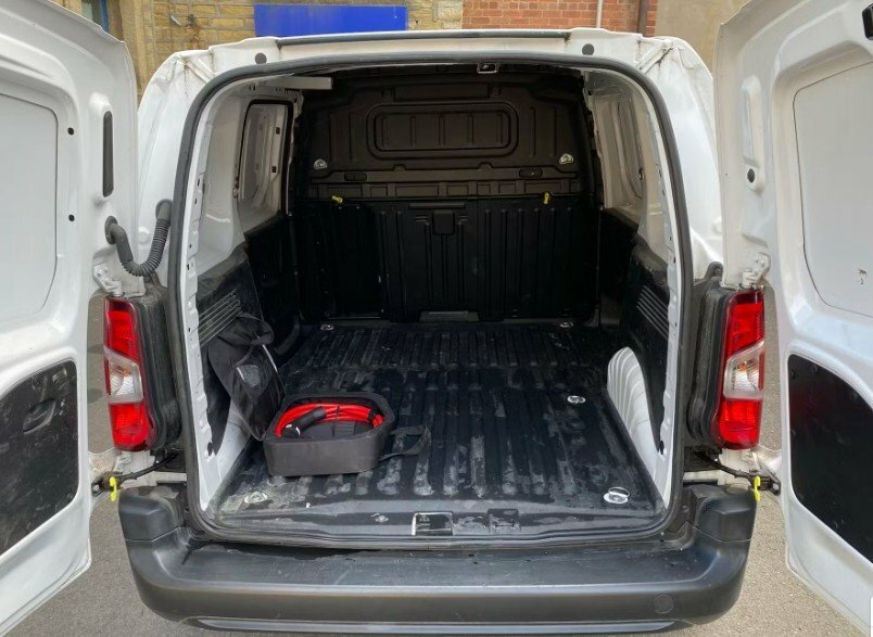 Vauxhall Combo-e Life Ultimate Black #8