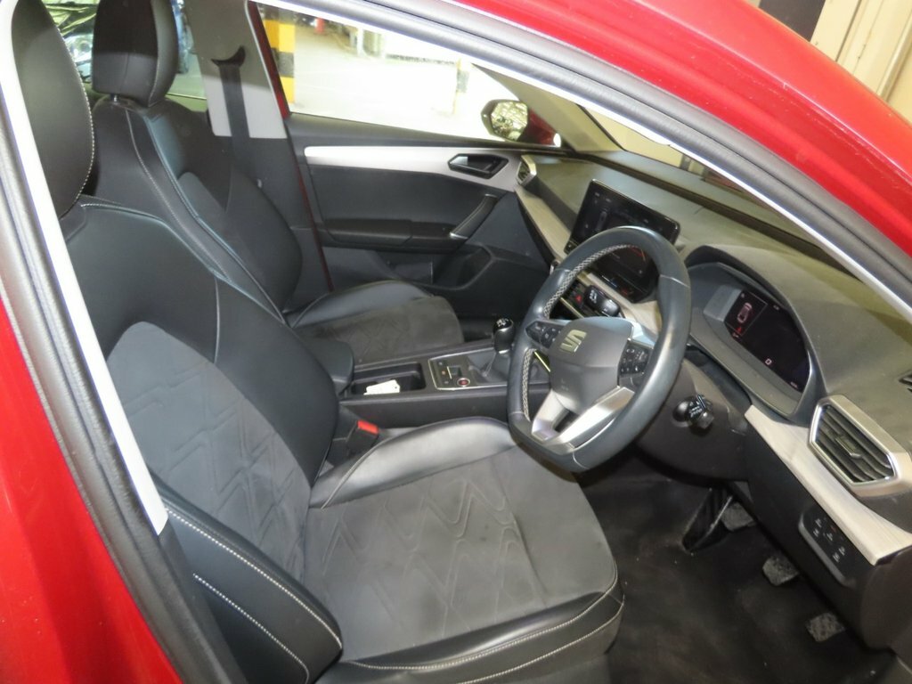 Seat Leon 1.5L Xcellence Red #4