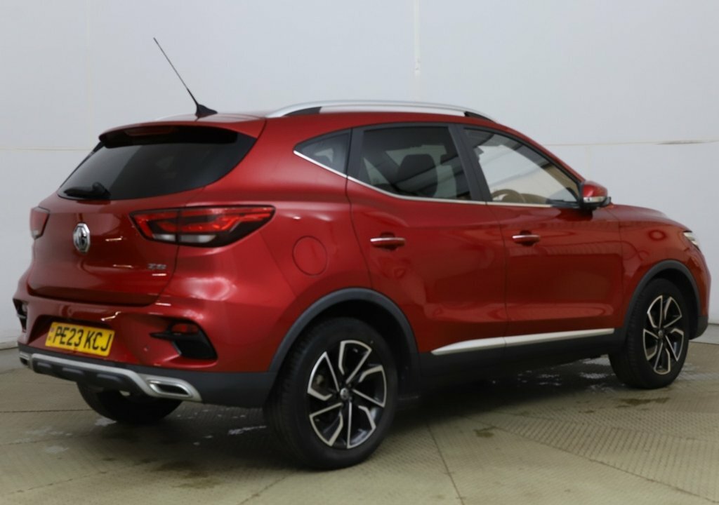 MG ZS 1L Exclusive Red #4