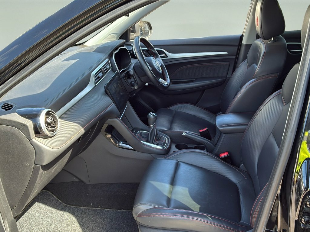 MG ZS 1L Exclusive Black #6