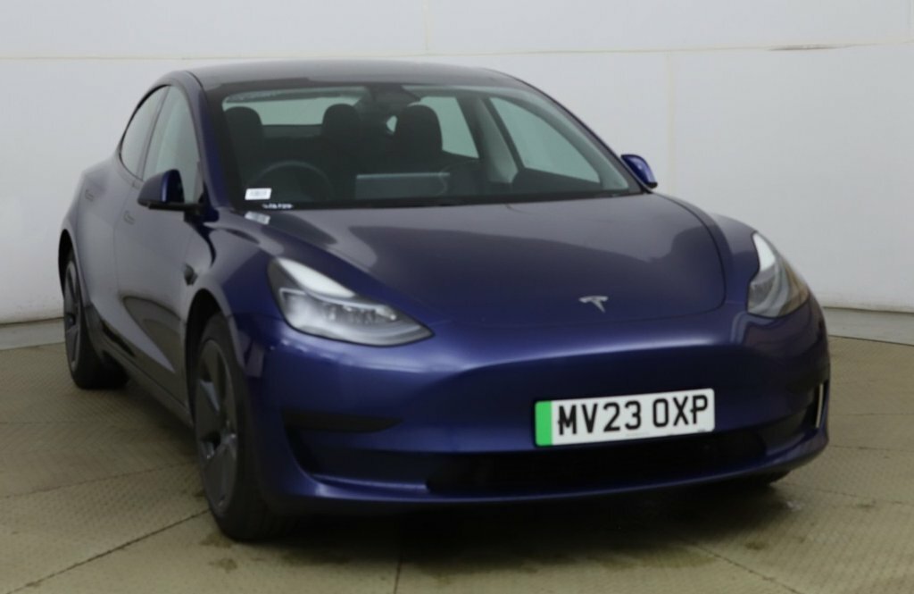 Tesla Model 3 Saloon Blue