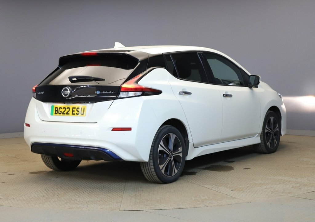 Nissan Leaf Hatchback White #4