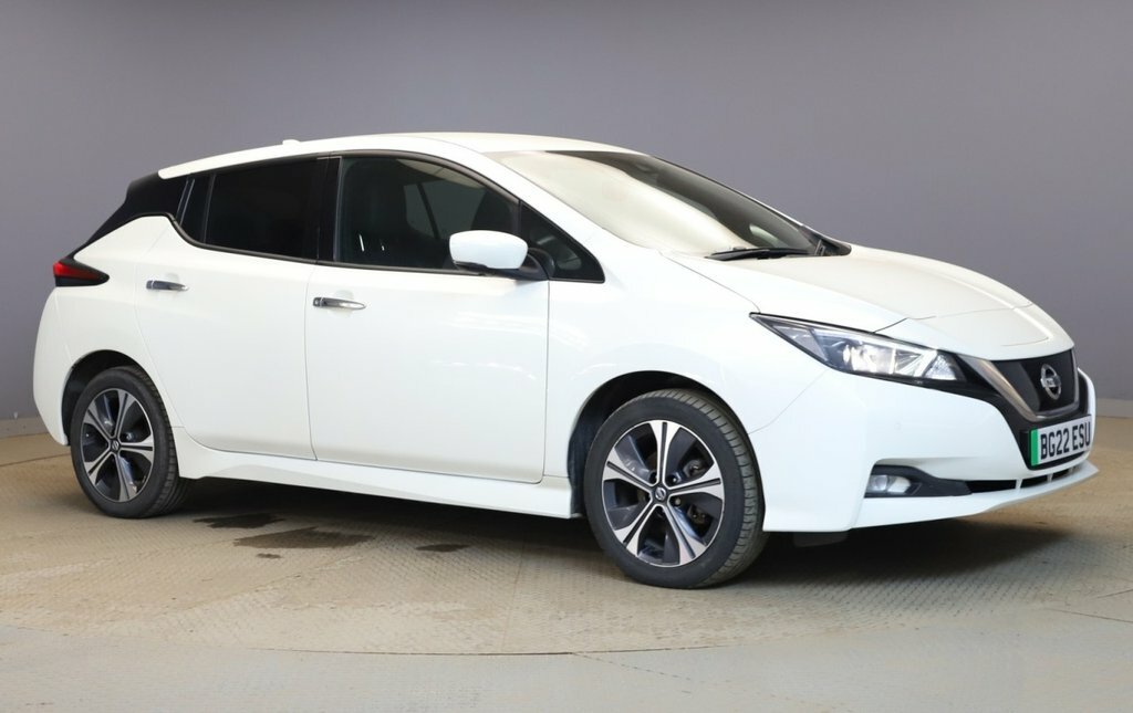 Nissan Leaf Hatchback White #3