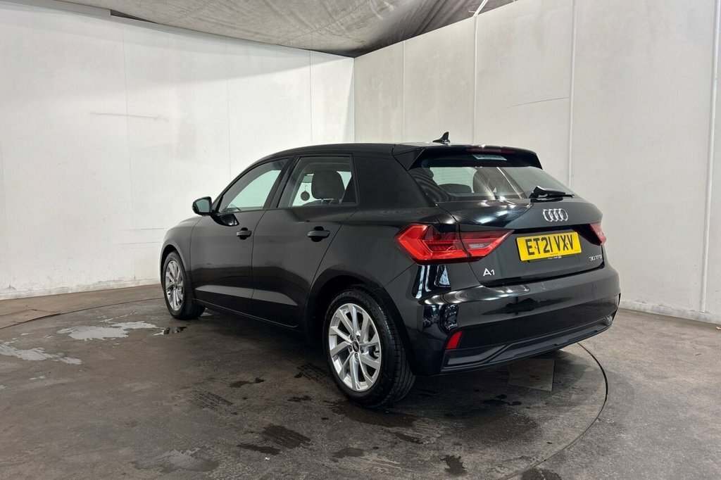Audi A1 1L Sport ET21VXV Black #4