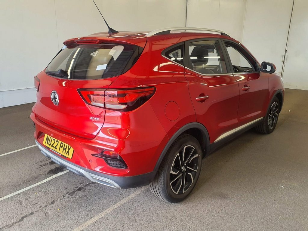 MG ZS 1L Exclusive Red #4