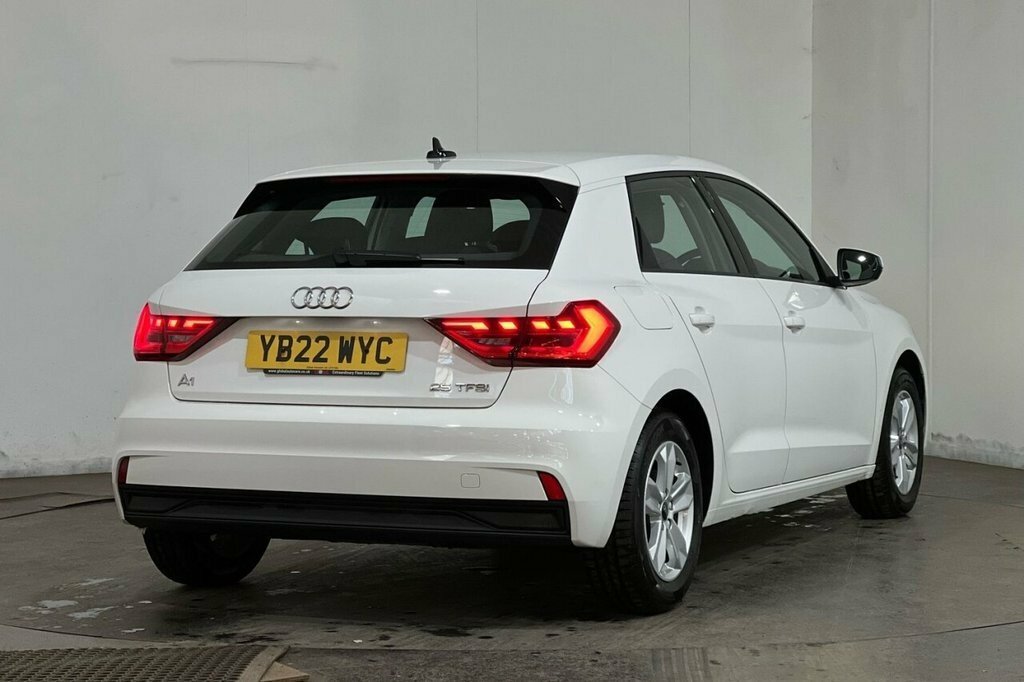 Audi A1 1L Technik White #3