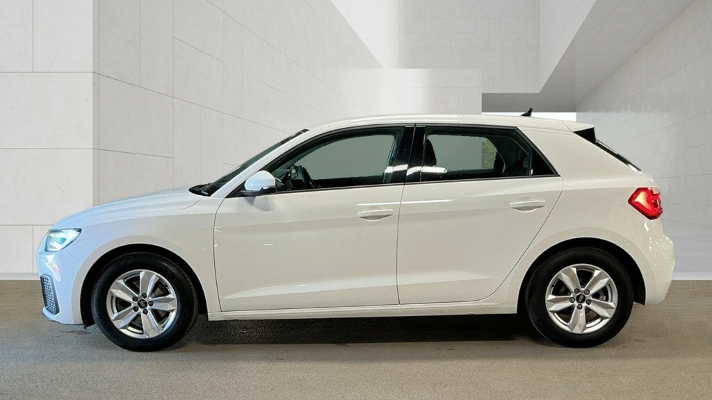 Audi A1 1L Technik White #6