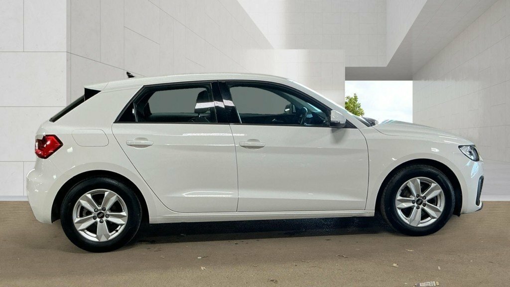 Audi A1 1L Technik White #5