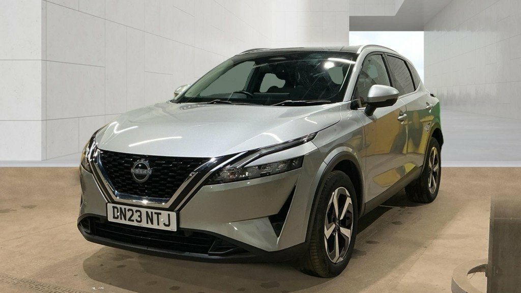 Nissan Qashqai 1.3L N-connecta Silver #2