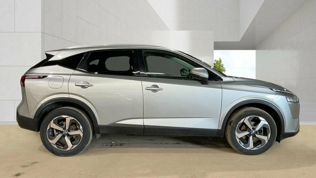 Nissan Qashqai 1.3L N-connecta Silver #5