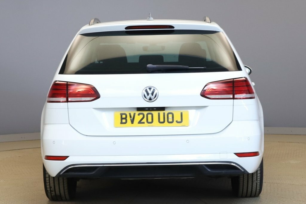 Volkswagen Golf 1L Match Edition White #4