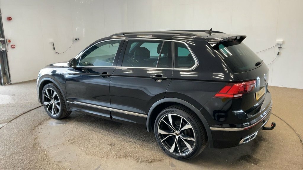 Volkswagen Tiguan 1.5L R-line YD23NSF Black #4