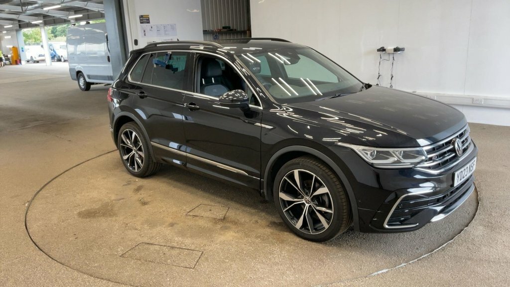 Volkswagen Tiguan 1.5L R-line YD23NSF Black #2