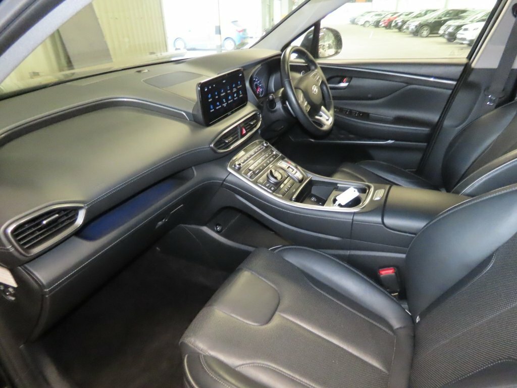 Hyundai Santa Fe Premium White #8