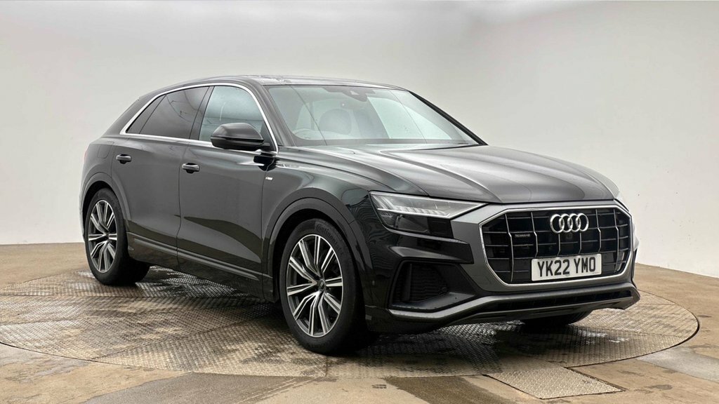 Audi Q8 3L S Line Black