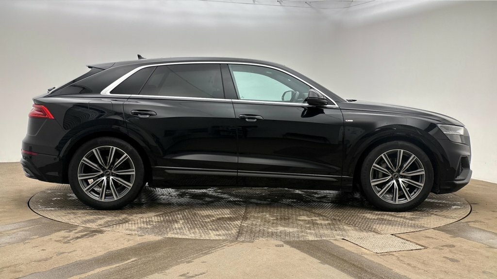 Audi Q8 3L S Line Black #2