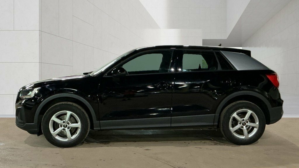 Audi Q2 1L Technik Black #6