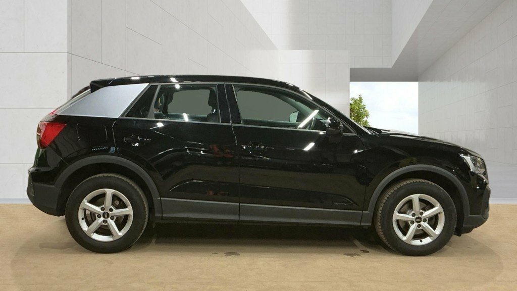 Audi Q2 1L Technik Black #5