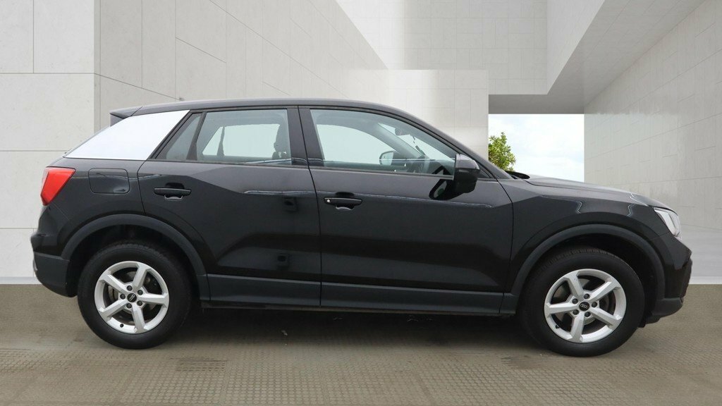 Audi Q2 1L Technik Black #5