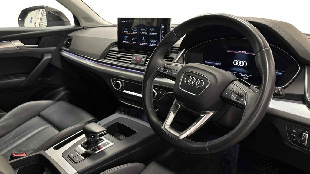 Audi Q5 2L Sport Black #4