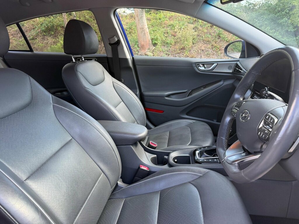 Hyundai Ioniq 38.3Kwh Premium Black #11