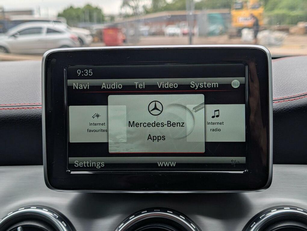 Mercedes-Benz GLA Class 200 Cdi Se Suv Euro 6 Ss 136 Red #40