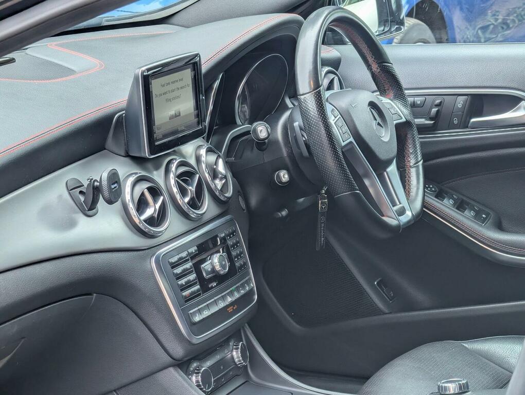 Mercedes-Benz GLA Class 200 Cdi Se Suv Euro 6 Ss 136 Red #37