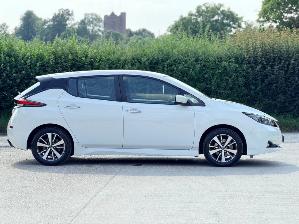 Nissan Leaf Hatchback BN18BTO White #5