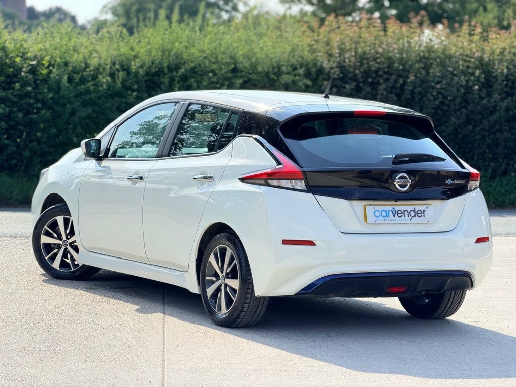 Nissan Leaf Hatchback BN18BTO White #4